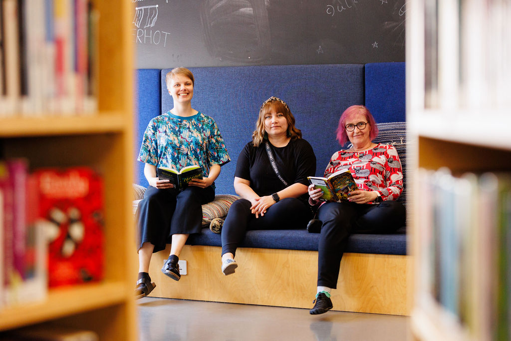 Lahden kirjaston vinkkarit innostavat nuoria lukemaan